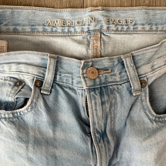 American Eagle Outfitters Women's Light Wash Distressed Wide Leg Jeans Size 8 - Picture 5 of 7